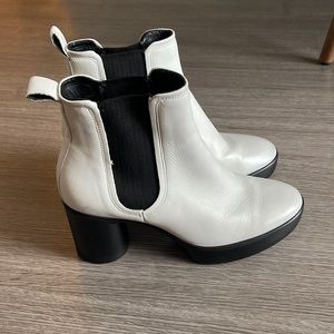 Ecco Shape Sculpted Motion 55 Chelsea Ankle Boot | White | size US 9